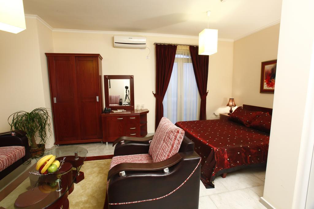 Hotel Luxor Suto Orizari Exteriör bild